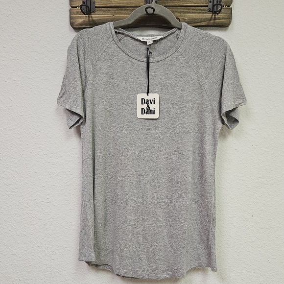 DAVI & DANI Tops - Davi & Dani - Gray Short Sleeve T-Shirt - Small